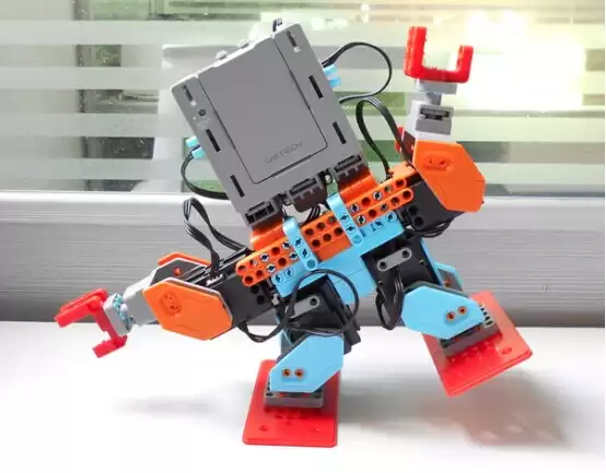 Das UART-HF-Modul wird zur Steuerung von Bausteinrobotern verwendet