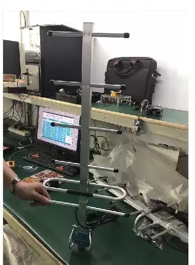 Die Antenne des Sender-Funkmoduls sollte vertikal installiert werden