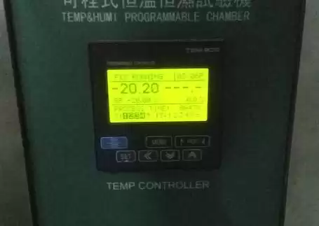 Stellen Sie den Thermostat auf -20° ein