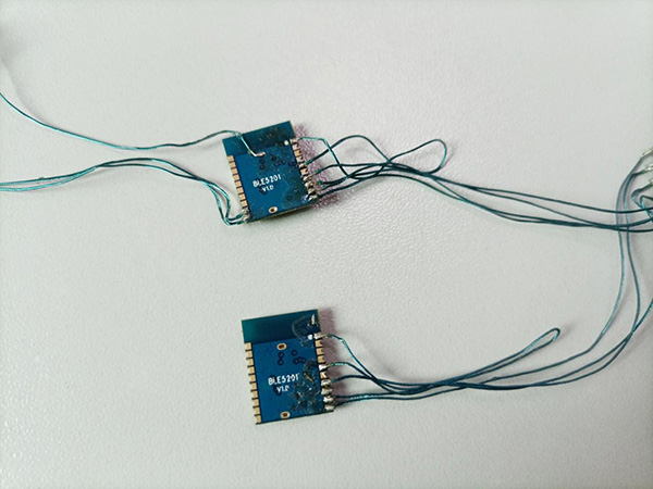 Rückansicht der Verkabelung der unbestückten Platine des BLE-Moduls BLE5201