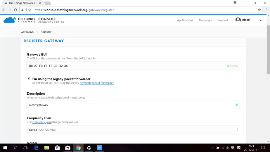 Geben Sie die Gateway-ID ein, überprüfen Sie die Verwendung des Legacy-Paketweiterleiters, schreiben Sie eine Beschreibung Ihres Gateways und wählen Sie einen Frequenzplan aus.
